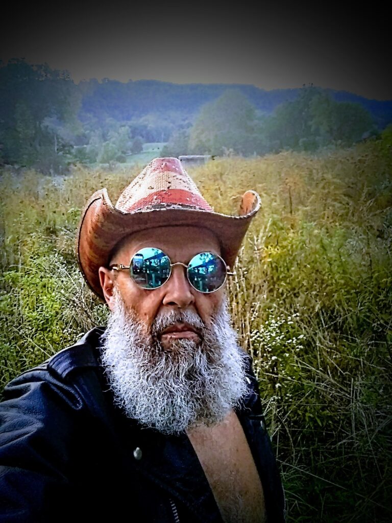 The Queer Hermit headshot.